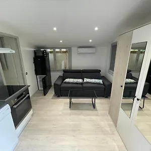 https://chalet-de-jardin.fr-provencehotel.com