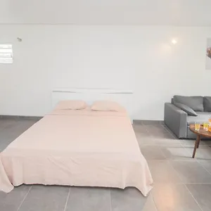 https://la-santa-clara-studio-climatise.comcaribbean.com